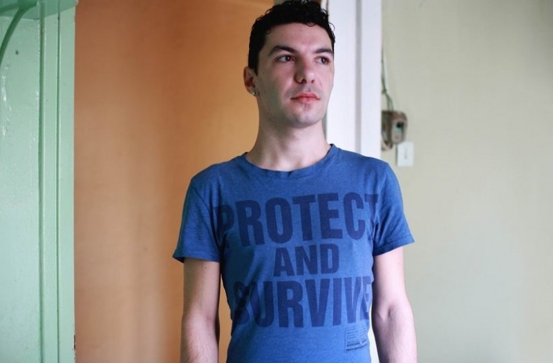 Νέο βίντεο για τον Ζακ Κωστόπουλο: Του δίνουν νερό πριν μπει στο κοσμηματοπωλείο