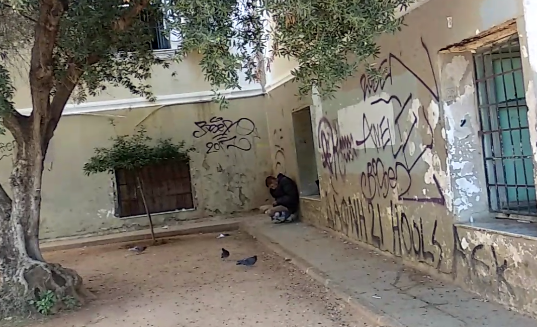 Άσυλο ναρκωτικών το πάρκο έξω από την Νομική Αθηνών