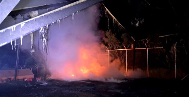 Πυρκαγιά σε Κέντρο Υποδοχής Προσφύγων στο Λαύριο