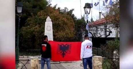 Κατέβασαν την Ελληνική σημαία και ανέβασαν την Αλβανική, στο Κιάτο!