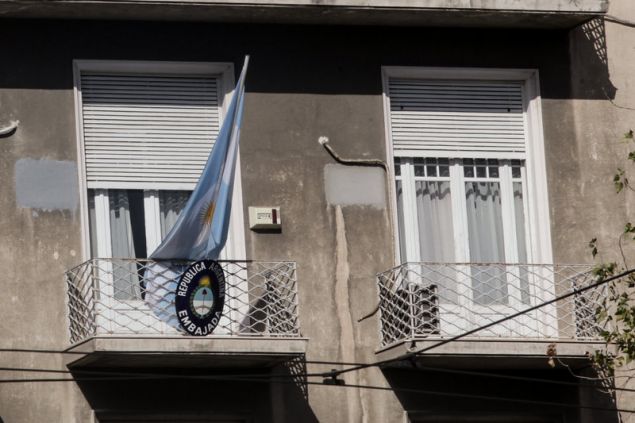 Εννέα προσαγωγές μετά την εισβολή του Ρουβίκωνα στην πρεσβεία της Αργεντινής