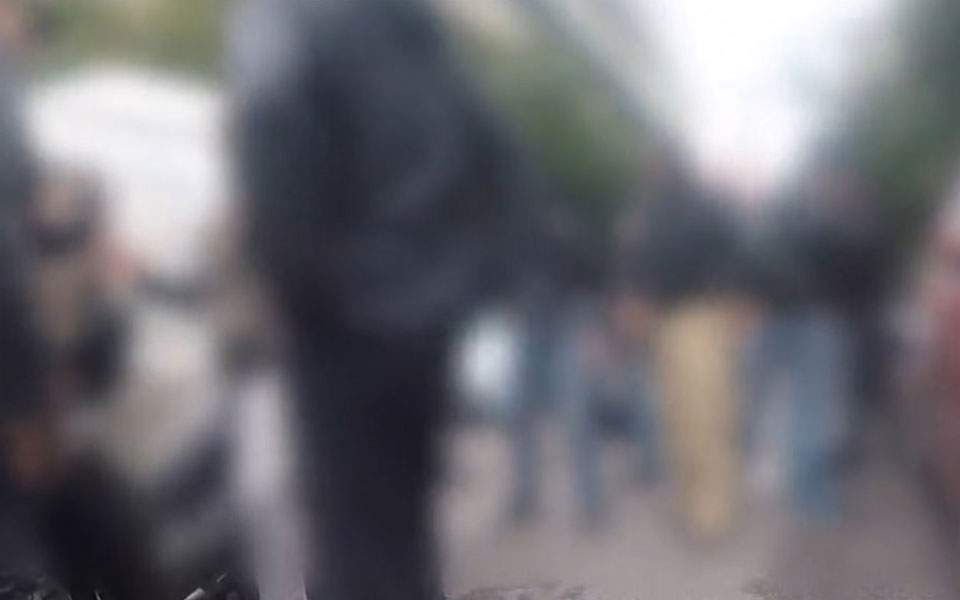 Βίντεο: Ο Ρουβίκωνας έκανε έλεγχο σε... αστυνομικούς!