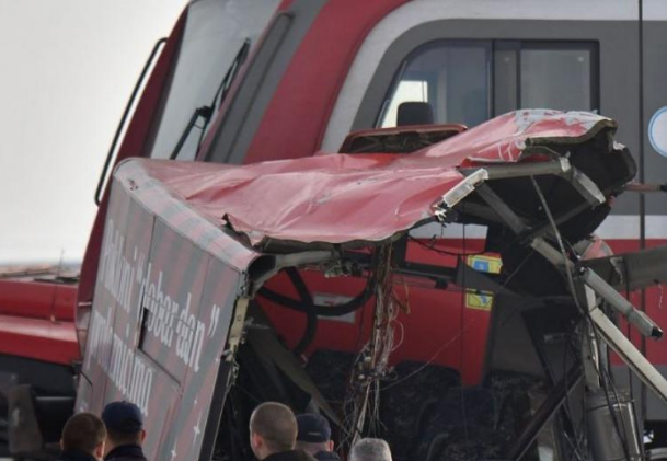 Σερβία: Τρένο έκοψε στα δύο λεωφορείο, νεκρά ανήλικα παιδιά