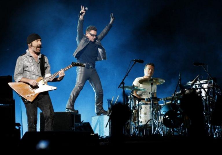 (VIDEO) Τα κάλαντα των Χριστουγέννων τραγούδησαν οι U2 για φιλανθρωπικούς σκοπούς!