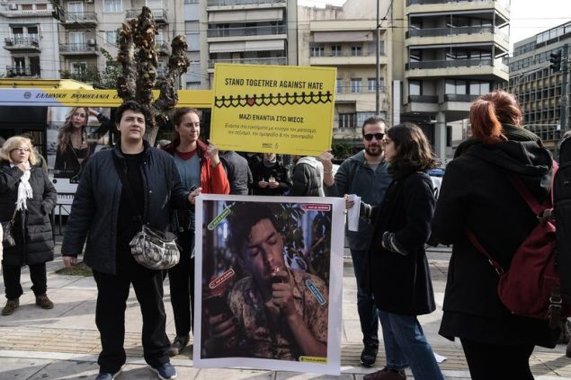 Διαμαρτυρία για τον Ζακ Κωστόπουλο έξω από τη ΓΑΔΑ