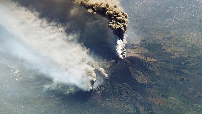 Έκρηξη στο ηφαίστειο της Αίτνας, έκλεισε το αεροδρόμιο