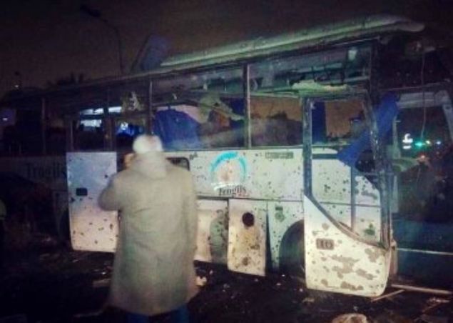 Τουλάχιστον δύο νεκροί και δέκα τραυματίες τουρίστες  από έκρηξη βόμβας στο Κάιρο
