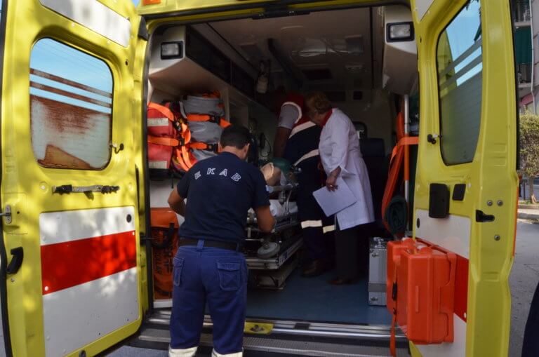 Εύβοια: Έβγαλε στιλέτο και μαχαίρωσε δύο άτομα