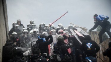Απολύτως αναγκαία η χρήση δακρυγόνων, λέει η Αστυνομία για το συλλαλητήριο