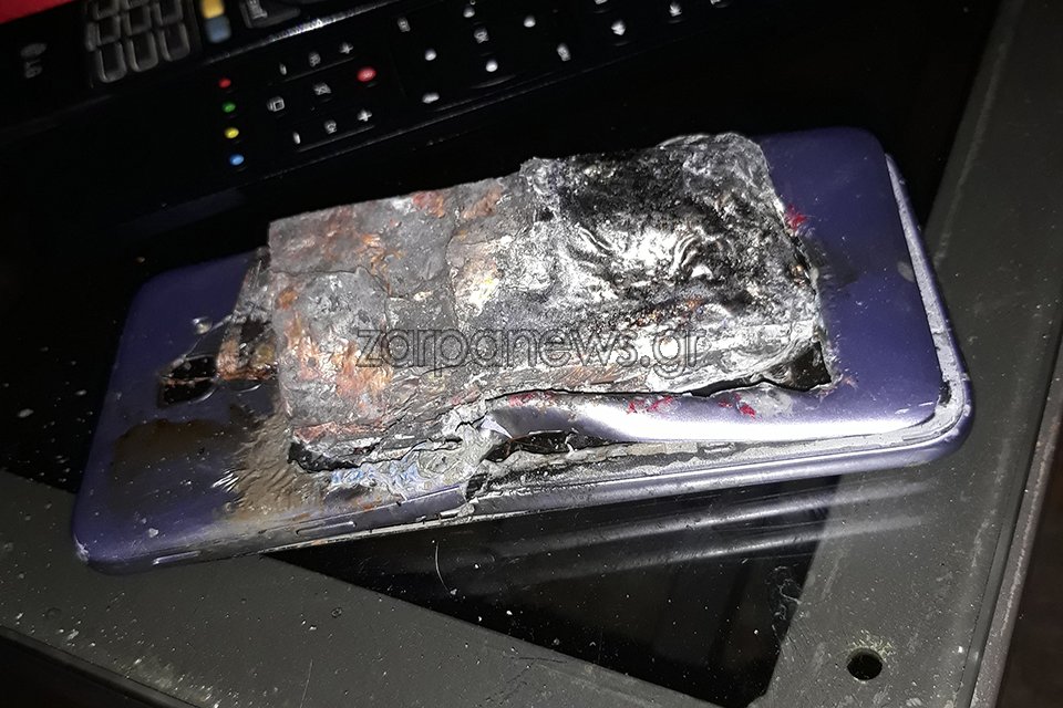 Έκρηξη κινητού μέσα στην τσέπη μαθητή – Κάηκε το μπουφάν του