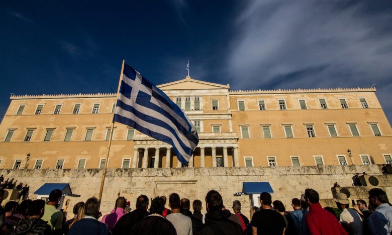 Συλλαλητήριο στην Αθήνα σήμερα : Διαδηλωτές από νωρίς στην πλατεία Συντάγματος – Ουρά τα πούλμαν στα διόδια