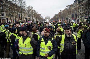 Τα «Κίτρινα Γιλέκα» ξανά στους δρόμυς της Γαλλίας