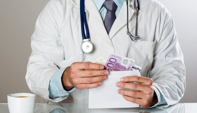 Σύλληψη γιατρού για φακελάκι 2.650 ευρώ από καρκινοπαθή στο Γενικό Νοσοκομείο Αθηνών «Ιπποκράτειο»