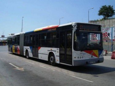 Θεσσαλονίκη: 83χρονος έπαθε ανακοπή καρδιάς ενώ οδηγούσε κι έπεσε σε λεωφορείο