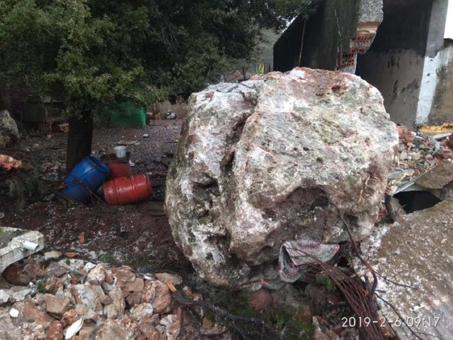 Κρήτη: Βράχος 25 τόνων έπεσε σε σπίτι! Γλίτωσε η ιδιοκτήτρια