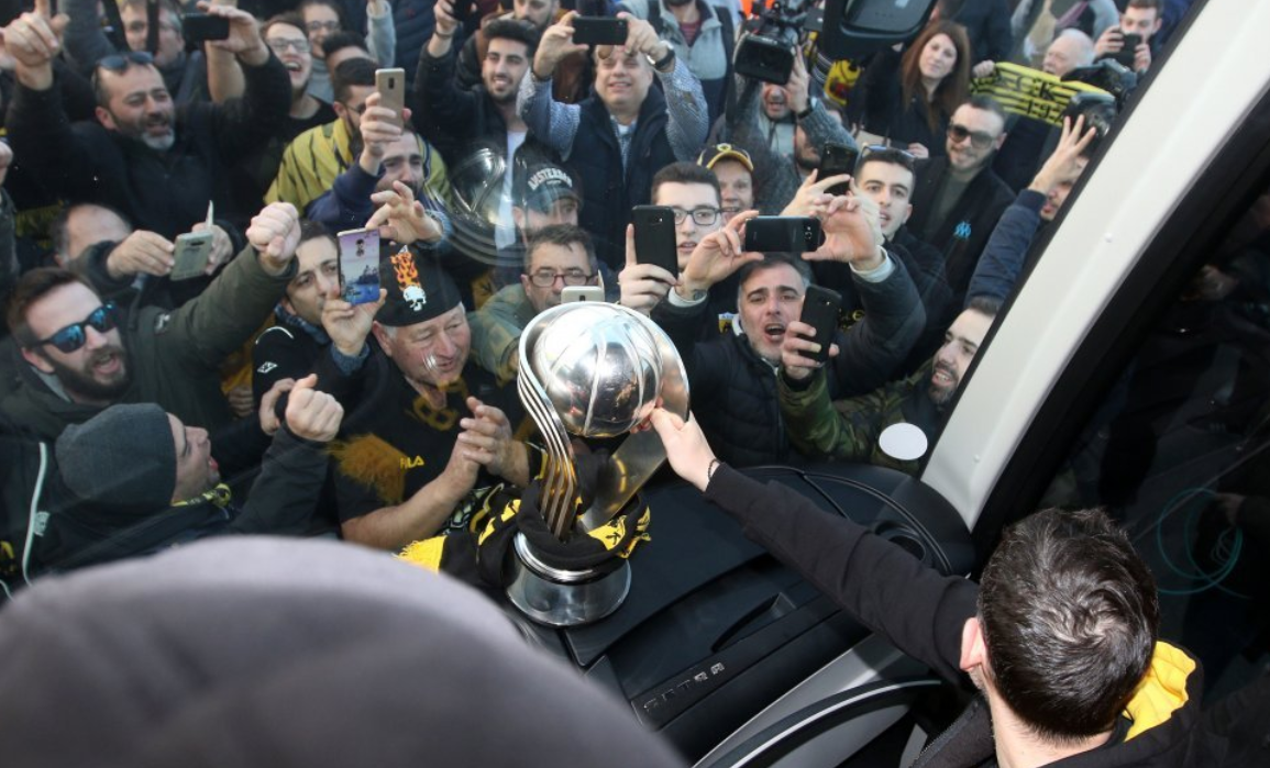 Στην Αθήνα με την κούπα η ΑΕΚ - Αγγελόπουλος: "Καταξίωση για το ελληνικό μπάσκετ"