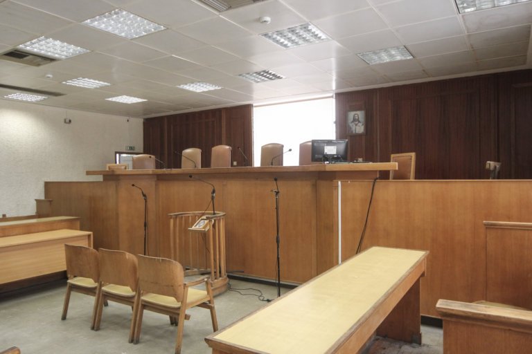 Δίκη Καλλίτση : Συνήγορος σήκωσε όπλο μπροστά στην Έλενα Χριστοπούλου