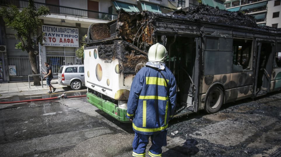 Λεωφορείο έπιασε φωτιά εν κινήσει στην Αγία Παρασκευή