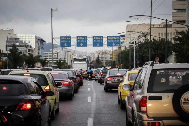 Κλειστοί δρόμοι στην Αθήνα : Τρίωρη στάση εργασίας σήμερα