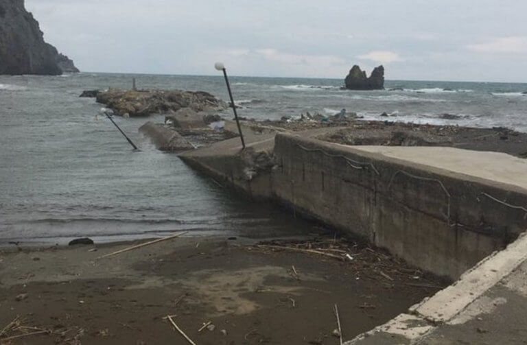 Εύβοια: Εικόνες Σοκ απο το λιμάνι στο Μαντούδι – Το προβλεπόμενο έργο δεν έγινε ποτέ