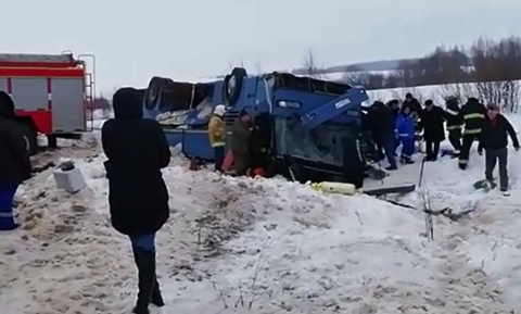 Επτά νεκροί στη Ρωσία : Ανατράπηκε λεωφορείο με παιδιά (Video) 
