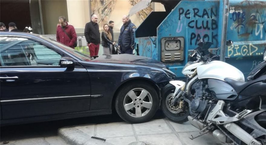 Σοβαρό τροχαίο στην Θεσσαλονίκη- Αυτοκίνητο παρέσυρε πεζούς