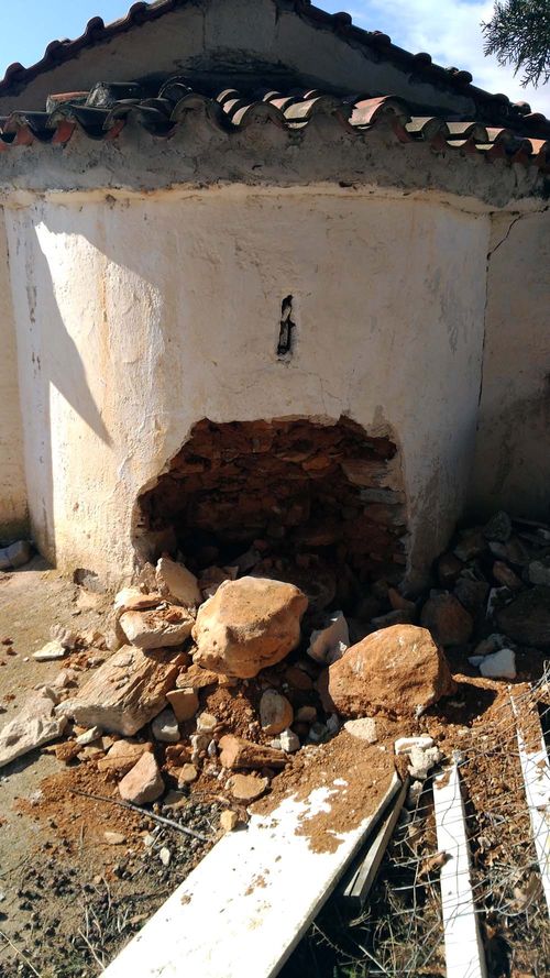 Λάρισα: Διέλυσαν την εκκλησία για να βρουν χρυσές λίρες