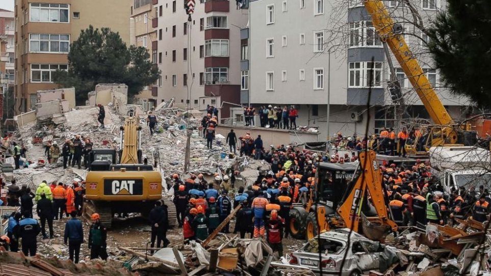 Τουρκία: Στους 11 οι νεκροί από την κατάρρευση πολυκατοικίας