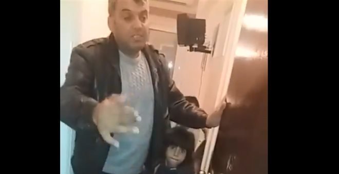 (Video) Βίλια:Κάτοικοι πέταξαν πέτρες σε ξενοδοχείο που φιλοξενεί πρόσφυγες
