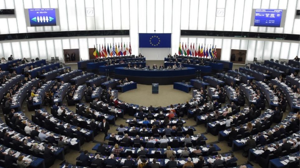 Δημοσκόπηση: Η ακροδεξιά μπορεί να διπλασιάσει τις έδρες της στην Ευρωβουλή