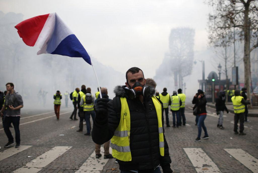 Παρίσι : Νέες συγκρούσεις των Κίτρινων Γιλέκων με την αστυνομία