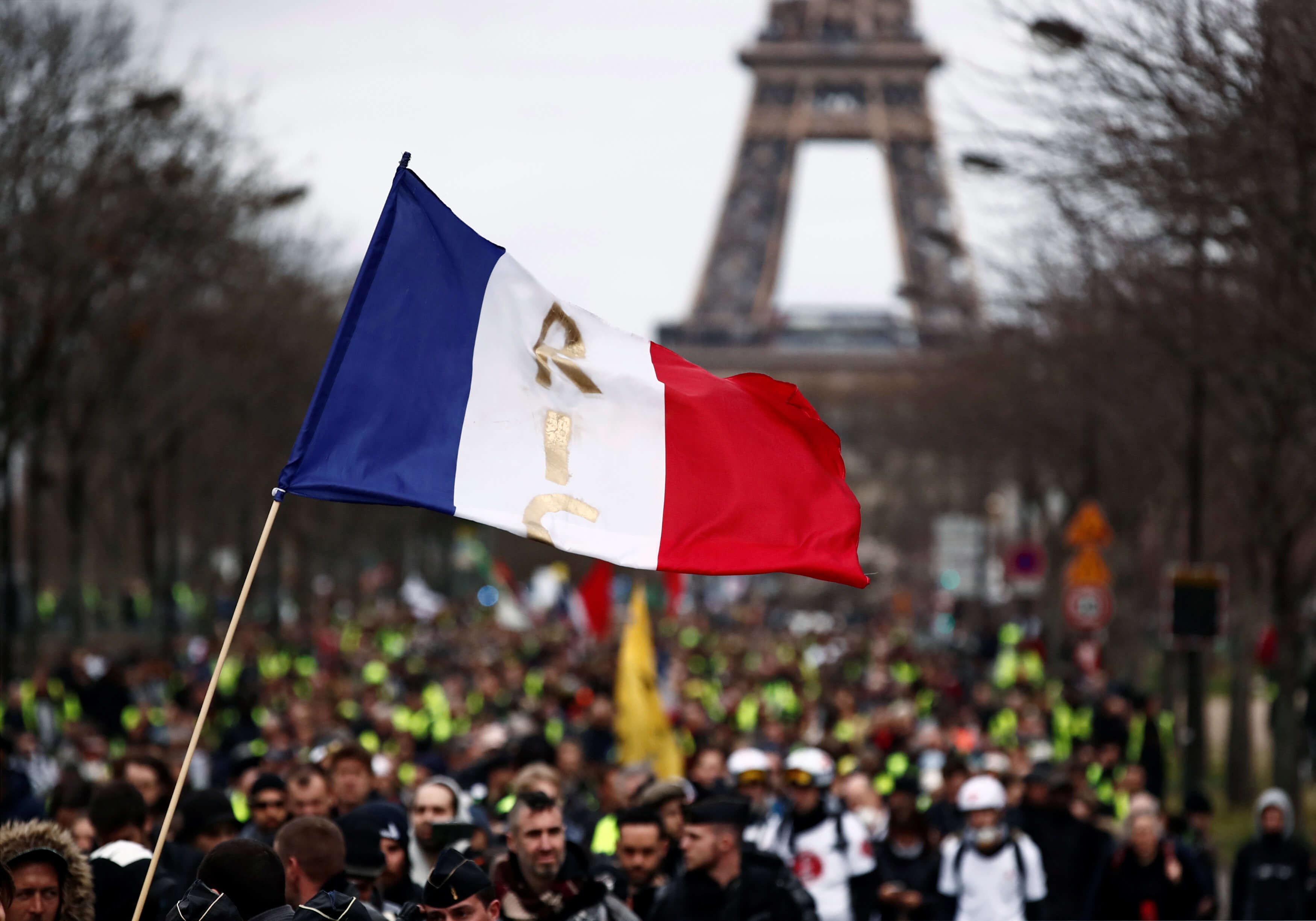 Κίτρινα γιλέκα: Νέες διαδηλώσεις και επεισόδια στο Παρίσι