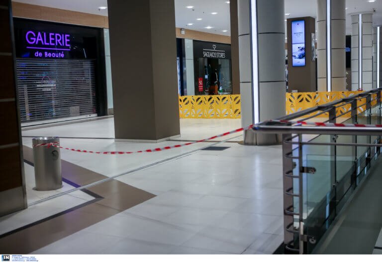 The Mall Athens: Όλα τα σενάρια για την πτώση της άτυχης γυναίκας