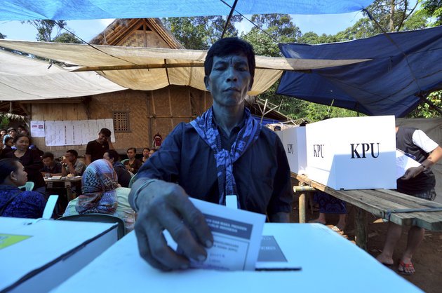 Τριτοκοσμικές εκλογές στην Ινδονησία: Πέθαναν 270 υπάλληλοι μετρώντας ψήφους