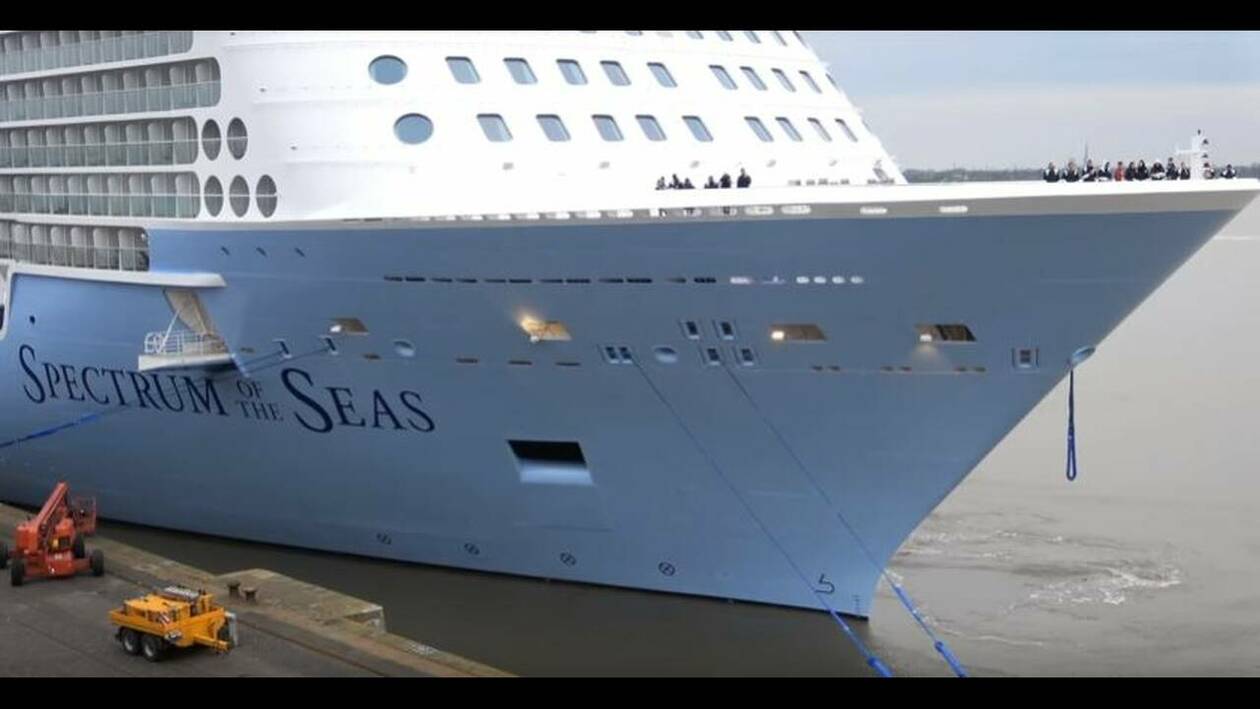 (video) Στον Πειραιά το εντυπωσιακό κρουαζιερόπλοιο «Spectrum of the Seas»