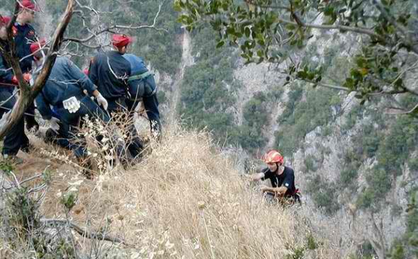 Επιχείρηση διάσωσης τραυματία από φαράγγι στο Ηράκλειο Κρήτης