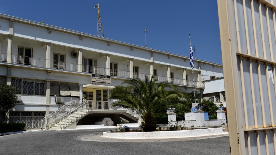 «Μαφία» των φυλάκων: Συνελήφθη και ο δικηγόρος Παναγόπουλος