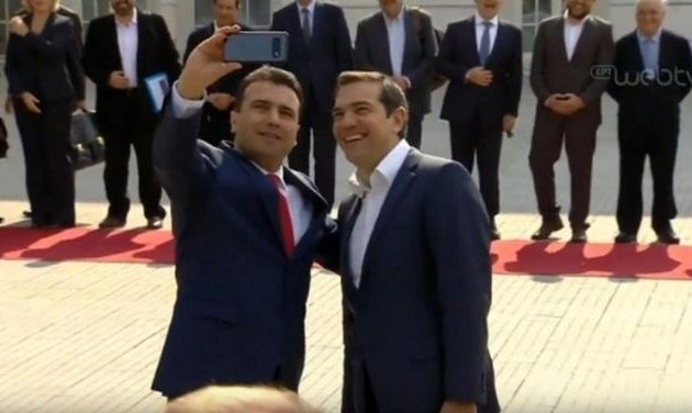 Αναμνηστική selfie Τσίπρα και Ζάεφ στο κόκκινο χαλί