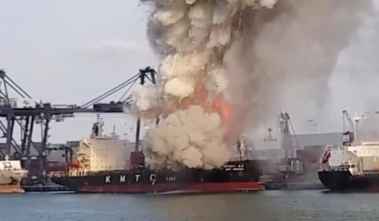 (Video:) Ταϊλάνδη: Πάνω από 130 άτομα στο νοσοκομείο από φωτιά σε πλοίο