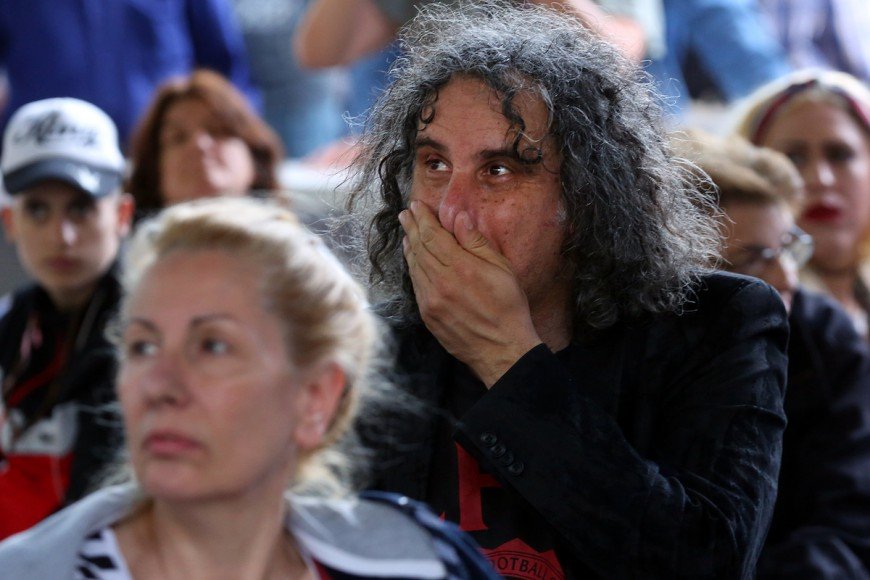 Pics: H στιγμή που ανακοινώθηκαν τα exit polls - Να τι έγινε στο Σύνταγμα στα εκλογικά περίπτερα Δούρου και Ηλιόπουλου