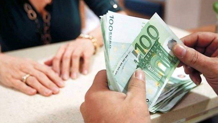 «Μπαράζ» πληρωμών την Παρασκευή: Ποιοι θα δουν χρήματα στους λογαριασμούς τους
