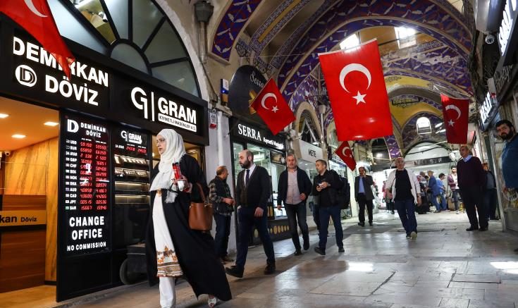 Οι νέες εκλογές στην Κων/πολη καταποντίζουν την τουρκική λίρα, μεταδίδει το Bloomberg