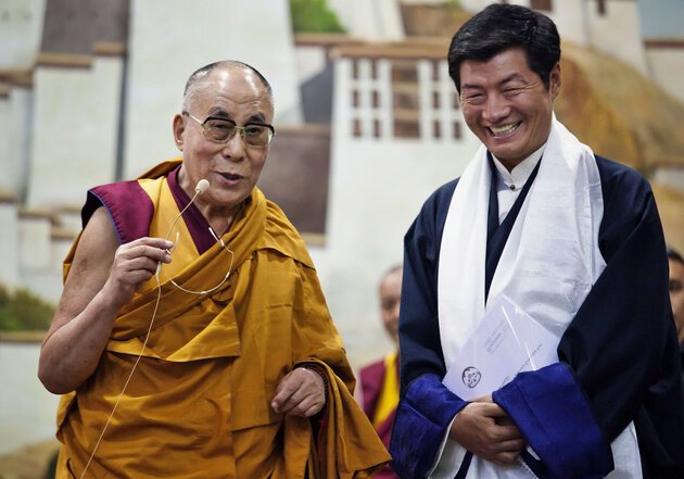 Ο πρωθυπουργός της εξόριστης κυβέρνησης του Θιβέτ απαντά σε Έλληνα δημοσιογράφο
