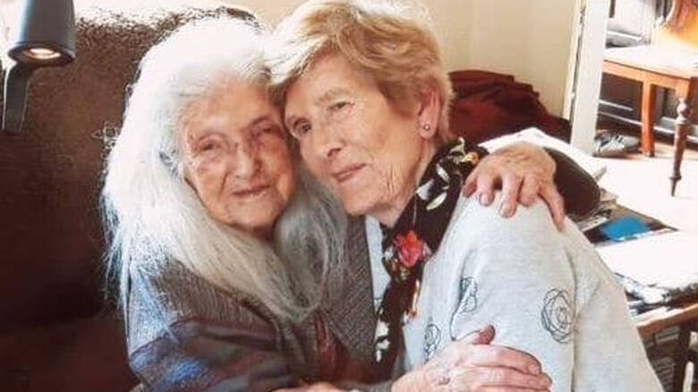 (PHOTO) 81χρονη συνάντησε για πρώτη φορά την 104χρονη μητέρα της, μετά από 19 χρόνια αναζήτησης!