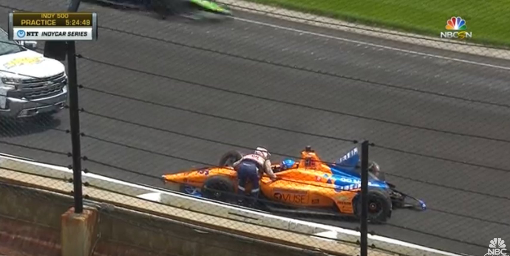 Ατύχημα - ΣΟΚ στη F1: Ο Αλόνσο «καρφώθηκε» με 350 χλμ στον τοίχο (video)