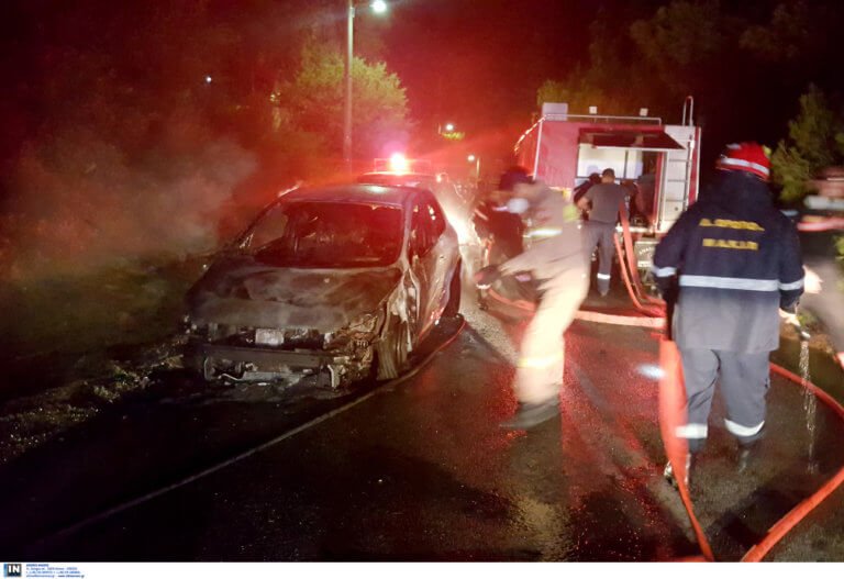 Μπαράζ εμπρησμών τη νύχτα – Έκαψαν 4 αυτοκίνητα και μια μηχανή