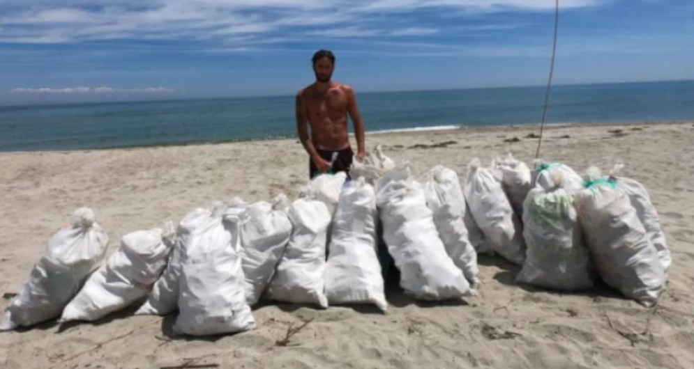 (Video) Έλληνας ράπερ καθάρισε παραλία 1,5 χιλιομέτρου στη Λάρισα!