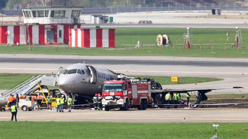 Αεροπορική τραγωδία στη Μόσχα: Οι τρεις θεωρίες για τη φωτιά που σκότωσε 41 ανθρώπους