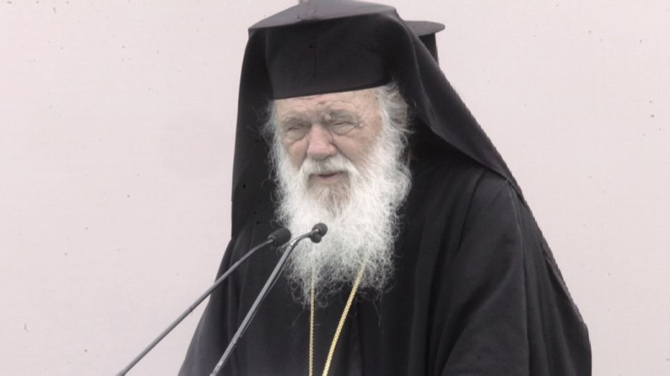Ο αρχιεπίσκοπος Ιερώνυμος στη μικρή Αλεξία: Μακάρι ο Αναστάς Κύριος να δώσει δύναμη