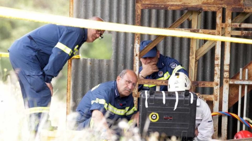 (PHOTO) Κύπρος: Δάκρυσαν οι πυροσβέστες όταν βρέθηκε η βαλίτσα με την 8χρονη